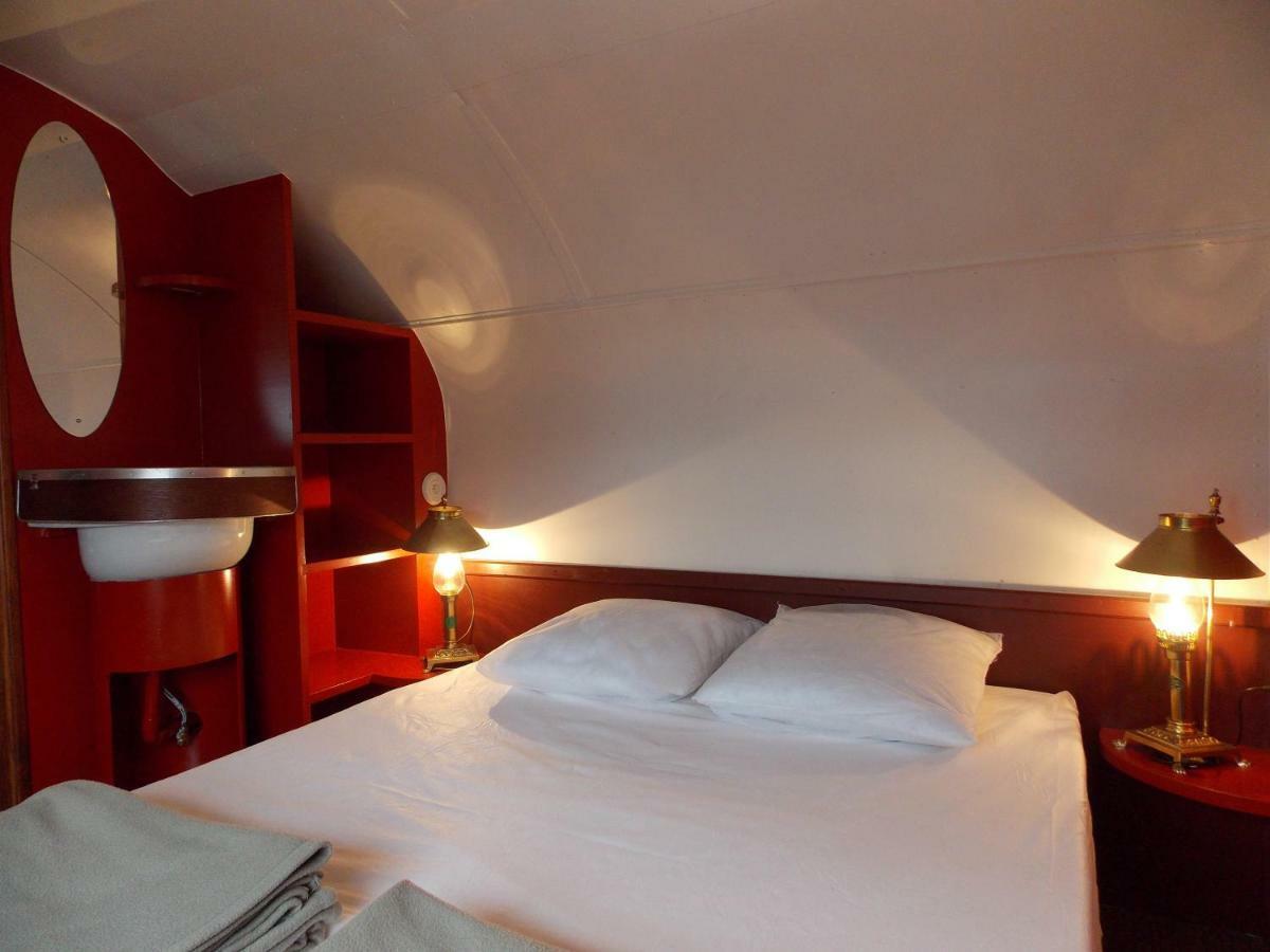 Camping Insolite Le Haut Village Saint-Michel-Chef-Chef Exterior photo